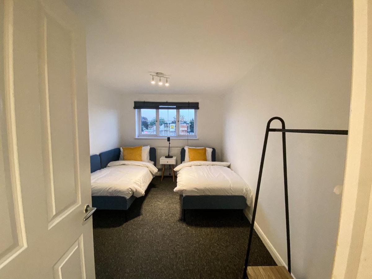 Heathrow/Ashford Hospital/Twickenham Short Stay Apartment Stanwell Eksteriør bilde