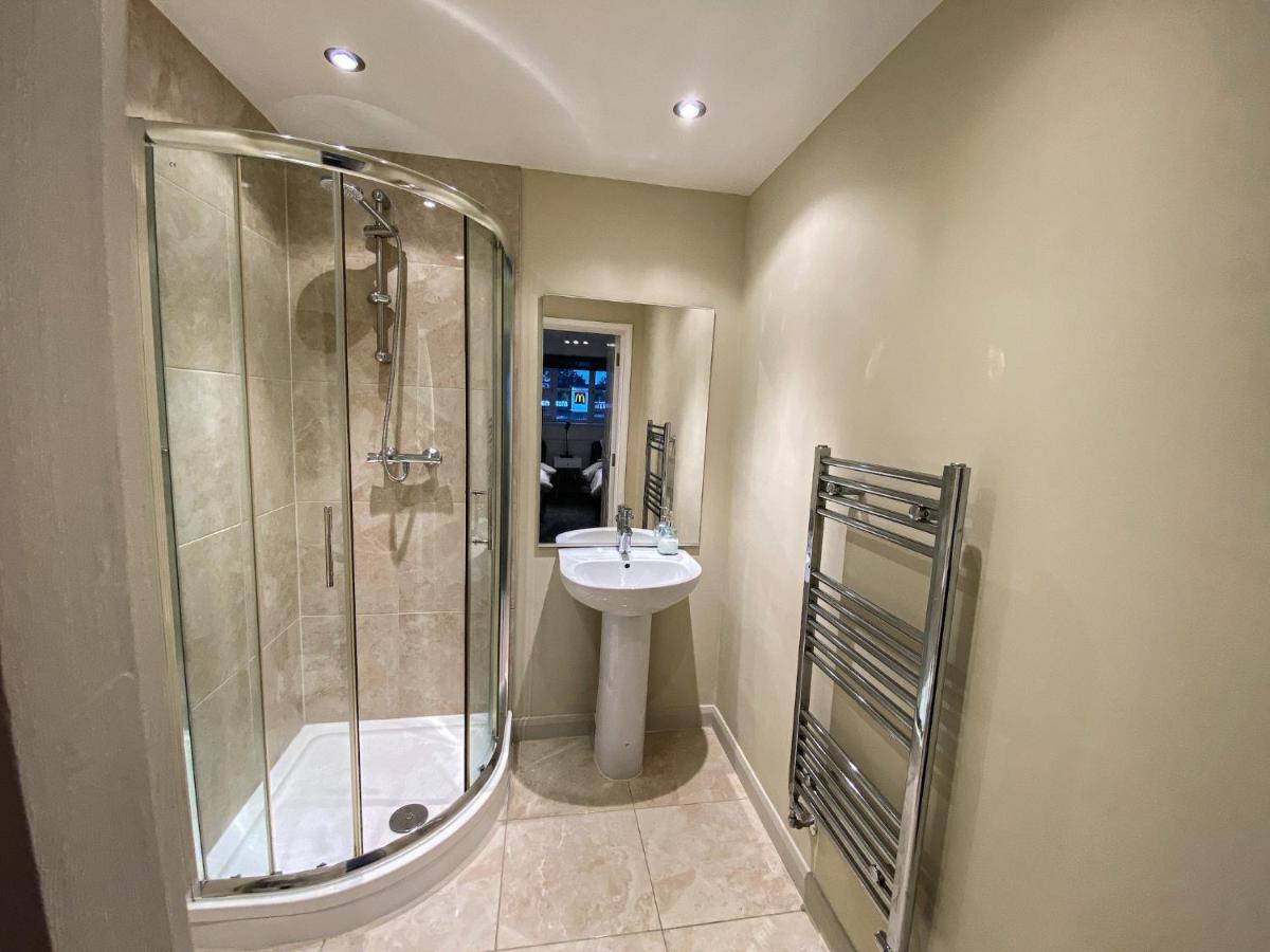 Heathrow/Ashford Hospital/Twickenham Short Stay Apartment Stanwell Eksteriør bilde