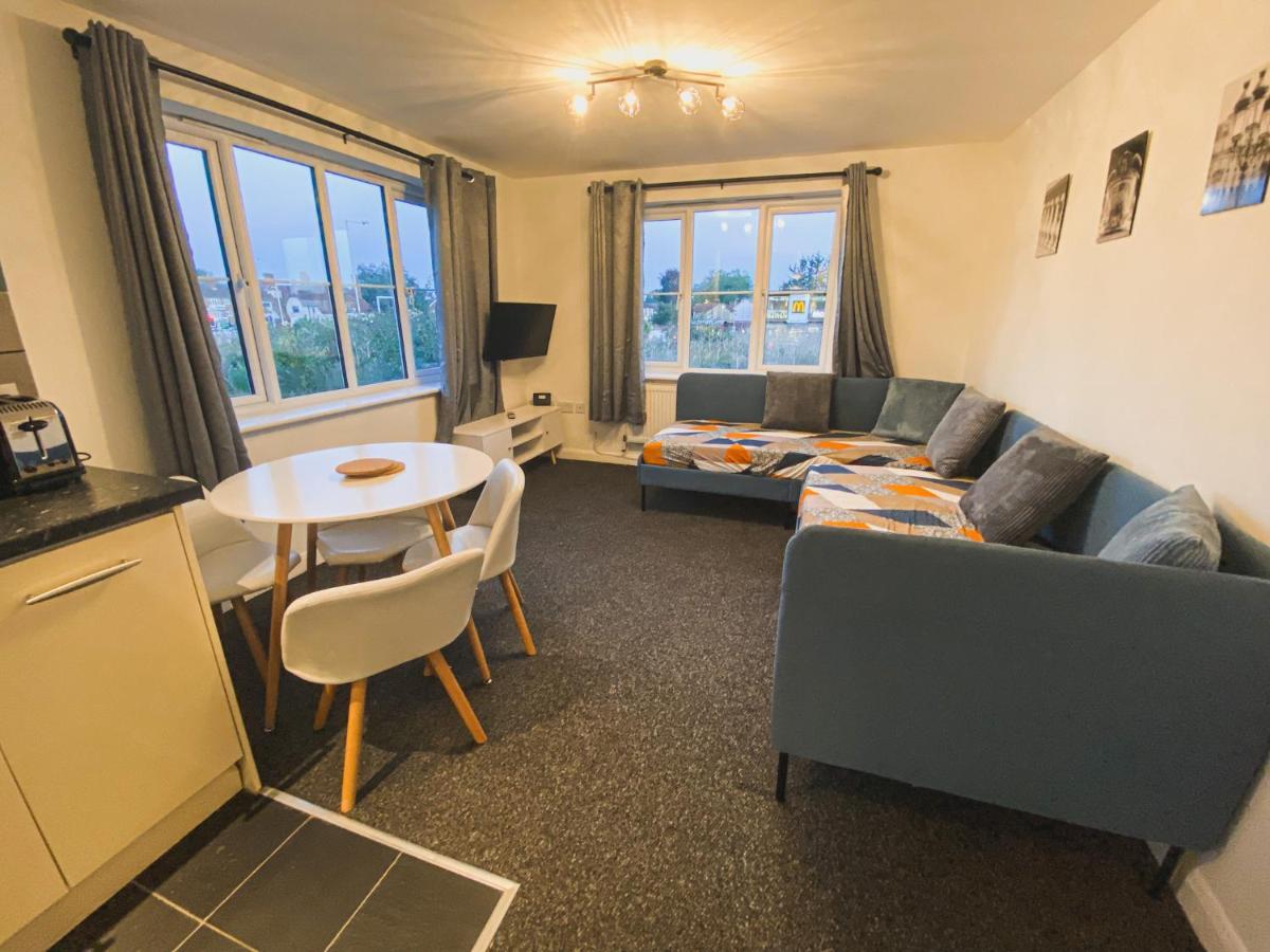 Heathrow/Ashford Hospital/Twickenham Short Stay Apartment Stanwell Eksteriør bilde